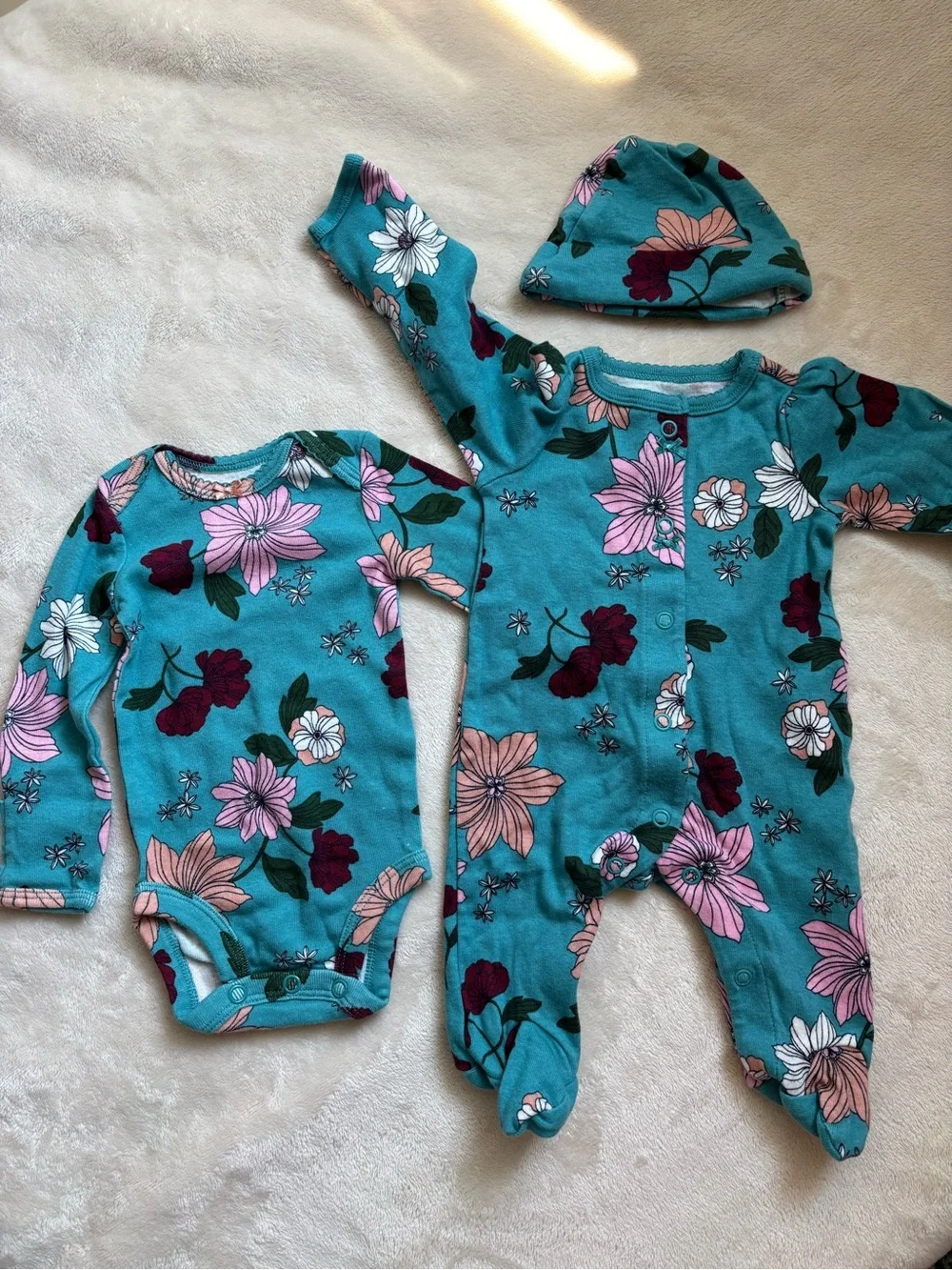 NWOT Carter’s Baby Girl 4-Piece Turquoise Floral Set - Sleeper, Hat, 2 Bodysuits